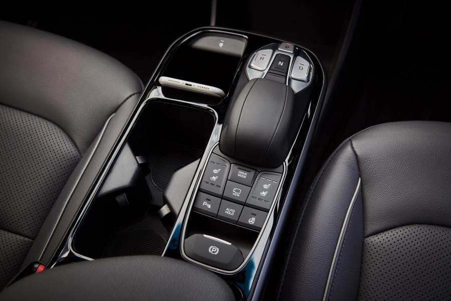 Детали интерьера Hyundai IONIQ electric (AE) 2019 года  (AU) (фото 16 из 35)